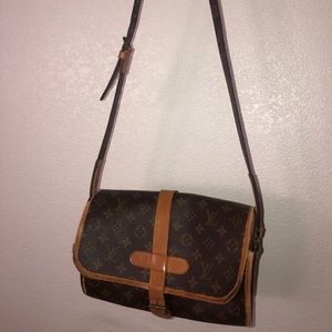 Louis Vuitton Crossbody. Authentic!